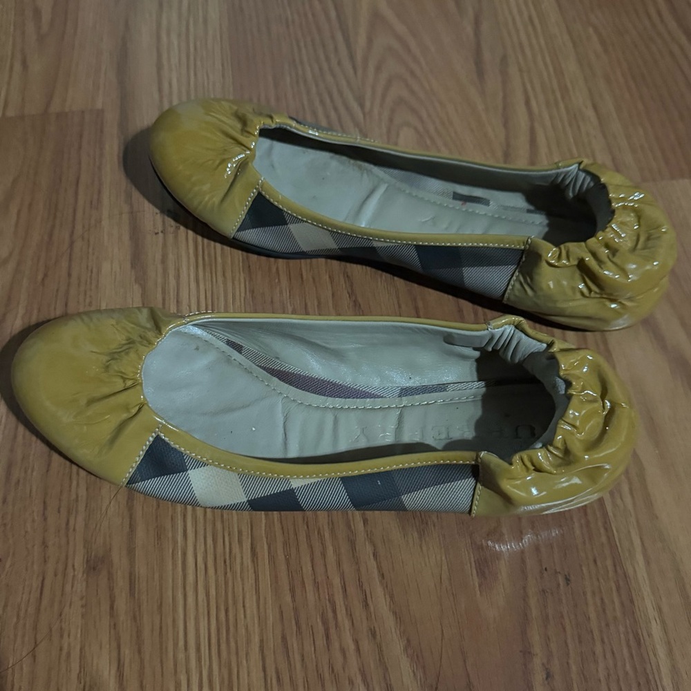 Burberry Nova Check Beige Patent Leather Ballet Flats Classic Preppy Old Money - Picture 1 of 9